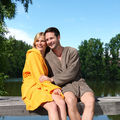 Herka-frottier-paar-bademantel-vor-see-titel-herrensee